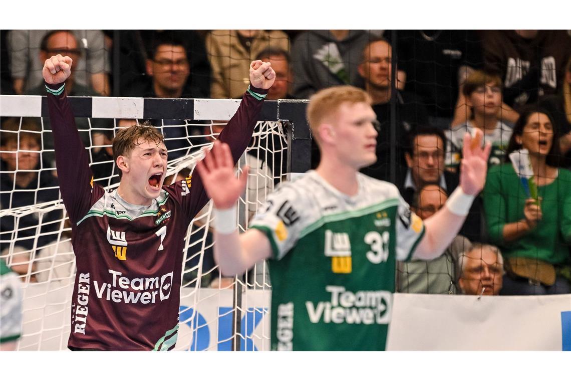 Matchwinner Julian Buchele (li.) und Kapitän Ymir Gislason: Frisch Auf fährt vor 4800 Zuschauern den Heimsieg ein.