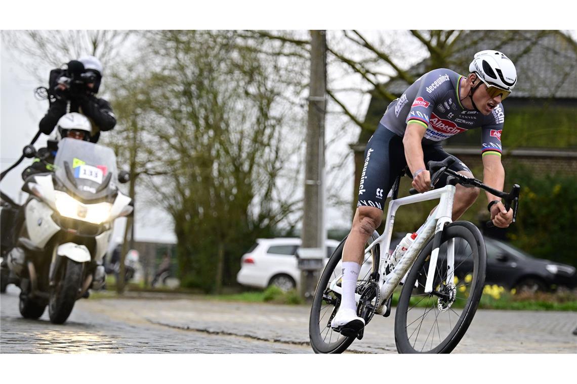 "Versuchter Totschlag": Roubaix-Flaschenwerfer stellt sich Mathieu van der Poel gewann am Sonntag Paris-Roubaix.