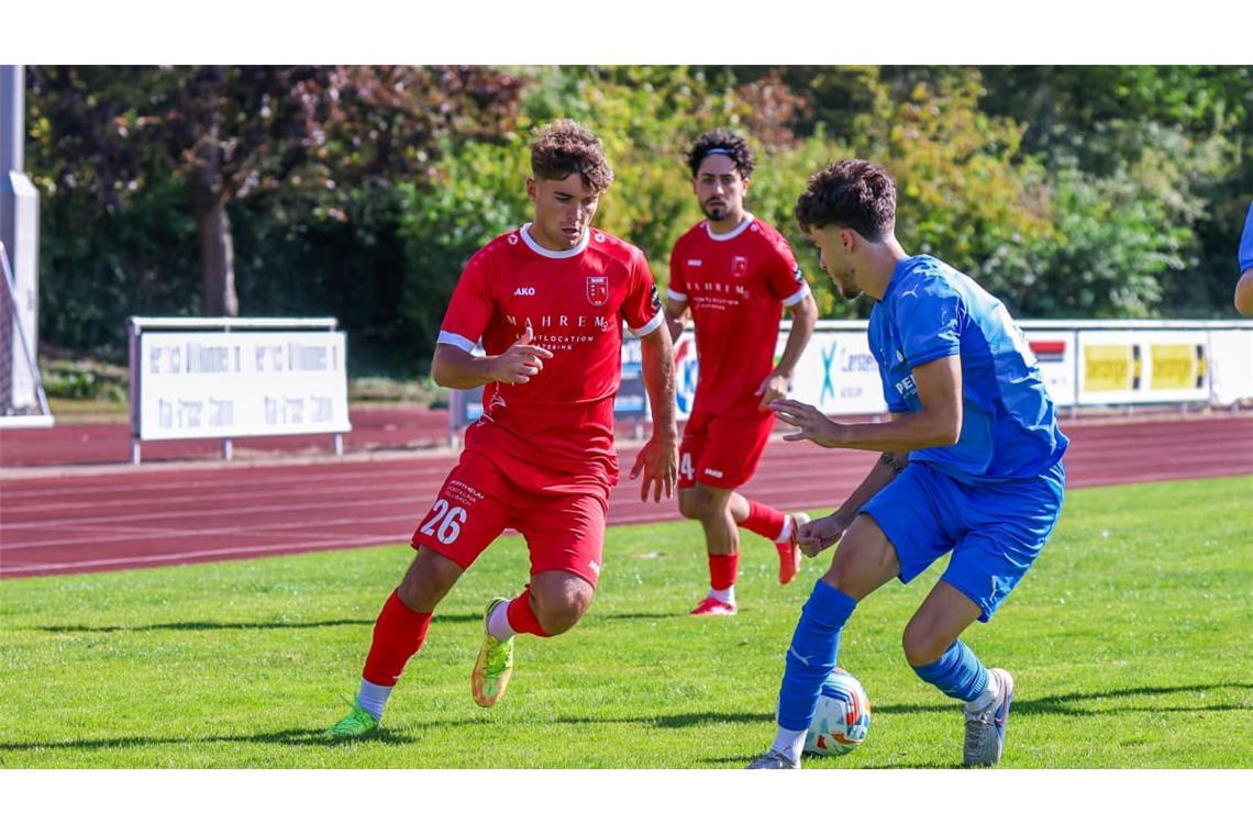 Matino Schlotterbeck (rotes Trikot, vorn) war am Samstag einer von vier Fellbacher Akteuren, die plötzlich ohne Spielberechtigung waren.