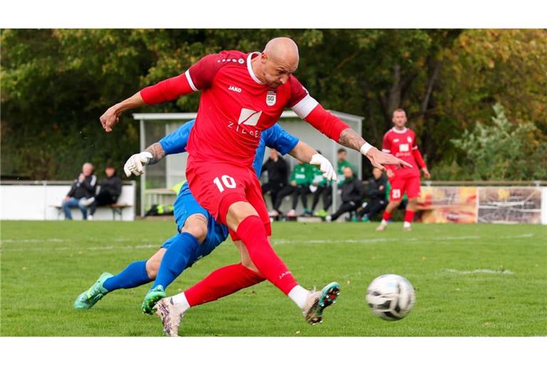 Matthias Morys stürmt mit 39 Jahren noch in der Landesliga für die SG Schorndorf.