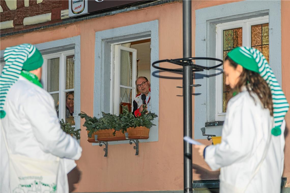 Matthias Schlichenmaier und Diana Spreu beim Schlagabtausch mit Bürgermeister Armin Mößner, der sich im Engel verschanzt hat.