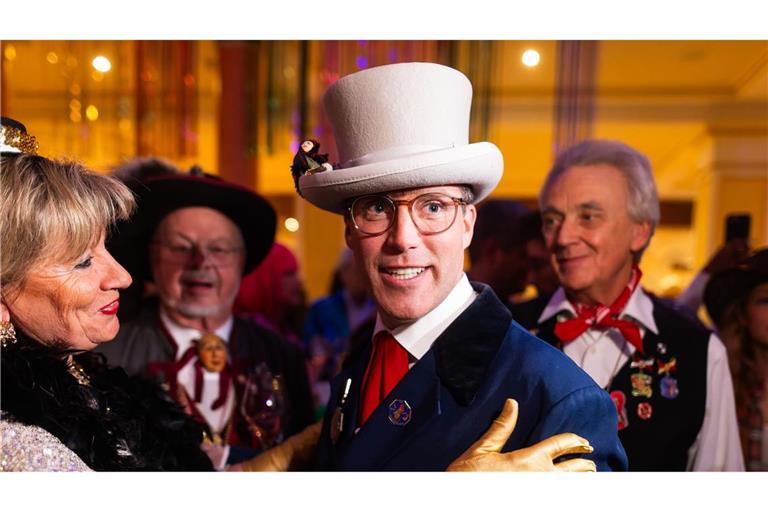 Mauritia Mack (l) begrüßt Manuel Hagel (CDU).