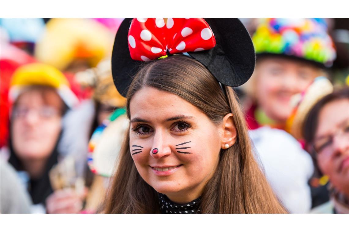 Maus-Kostüme waren schon immer - so wie hier bei einer Karnevalistin im Jahr 2018 - gefragt, liegen nun aber umso mehr im Trend. (Archivfoto)