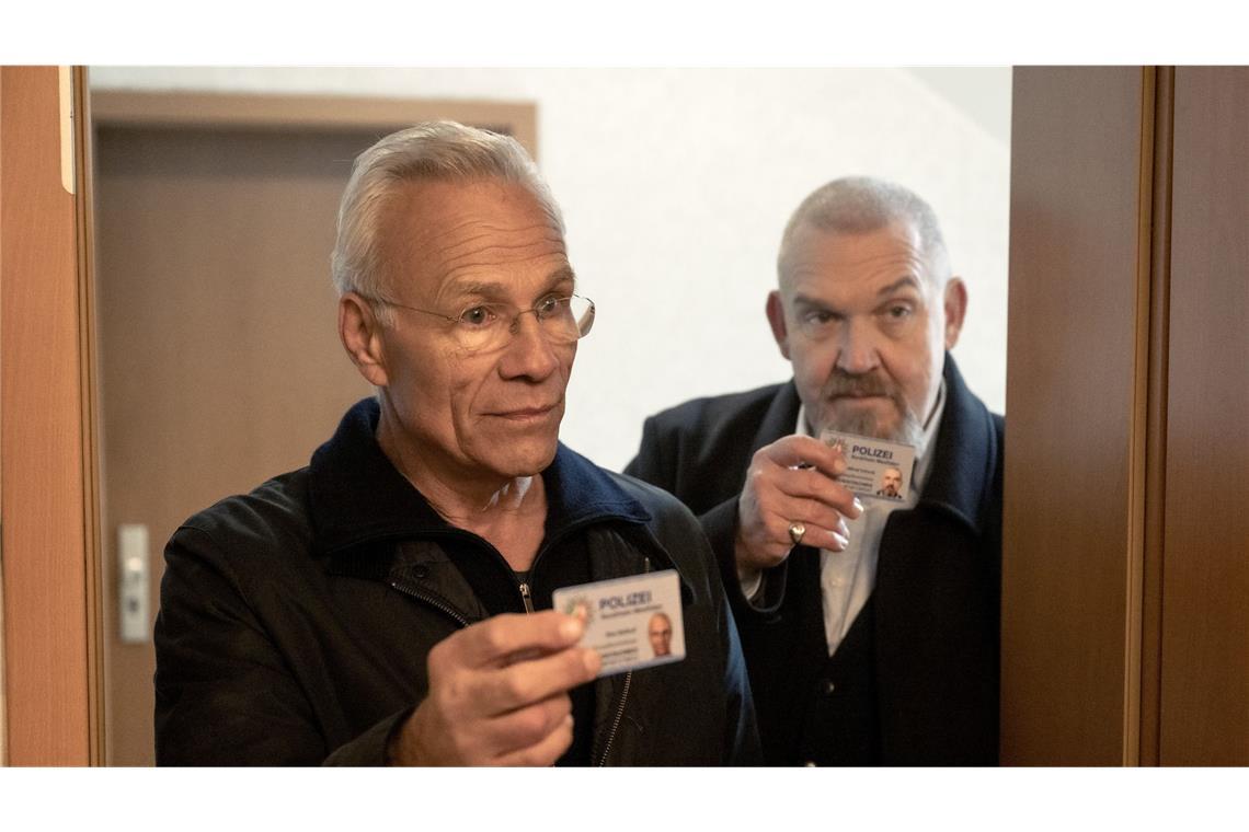 Jetzt leben, später dann bezahlen Max Ballauf (Klaus J. Behrendt, li.) und Freddy Schenk (Dietmar Bär) besuchen die „Geschäftskunden“ des Opfers.