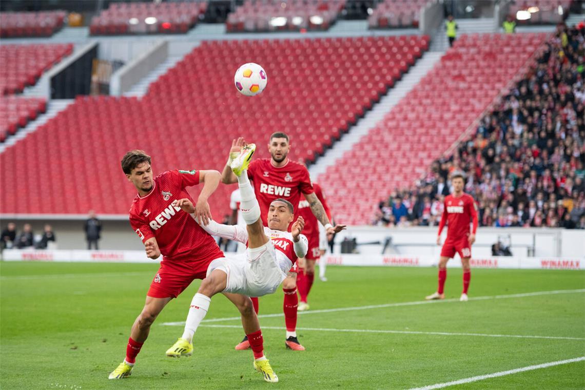 Krätzig geht – Planspiele mit Finkgräfe Max Finkgräfe steht beim VfB auf der Liste (links im Duell mit Enzo Millot).