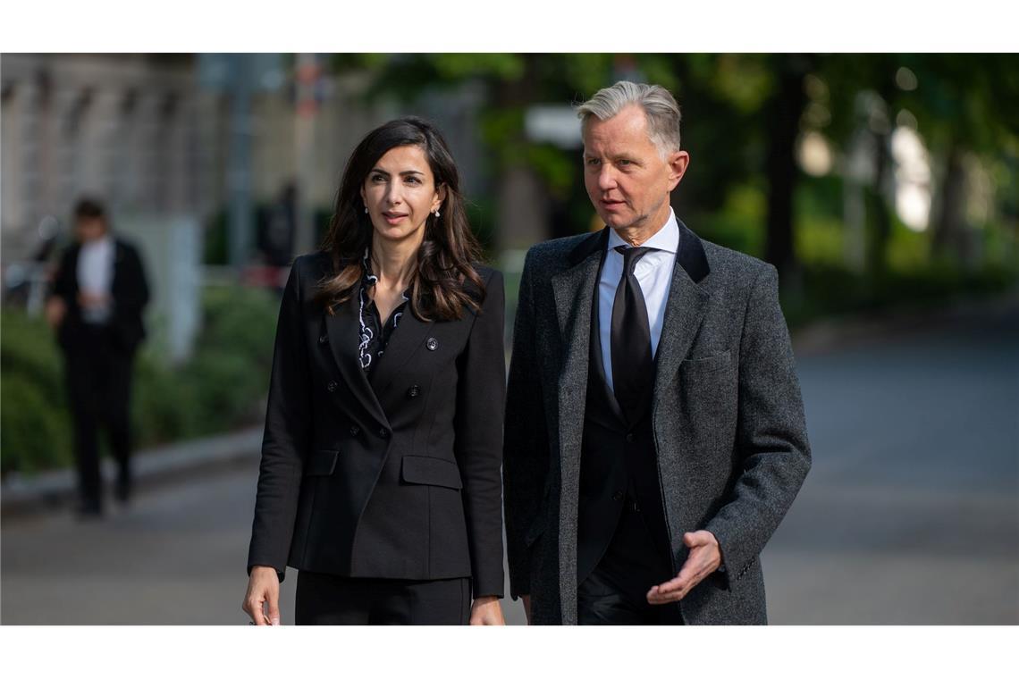 "Geschichte der Stärke": Abschied von Margot Friedländer Max Raabe sang bei der Trauerfeier das Lied "Irgendwo auf der Welt".
