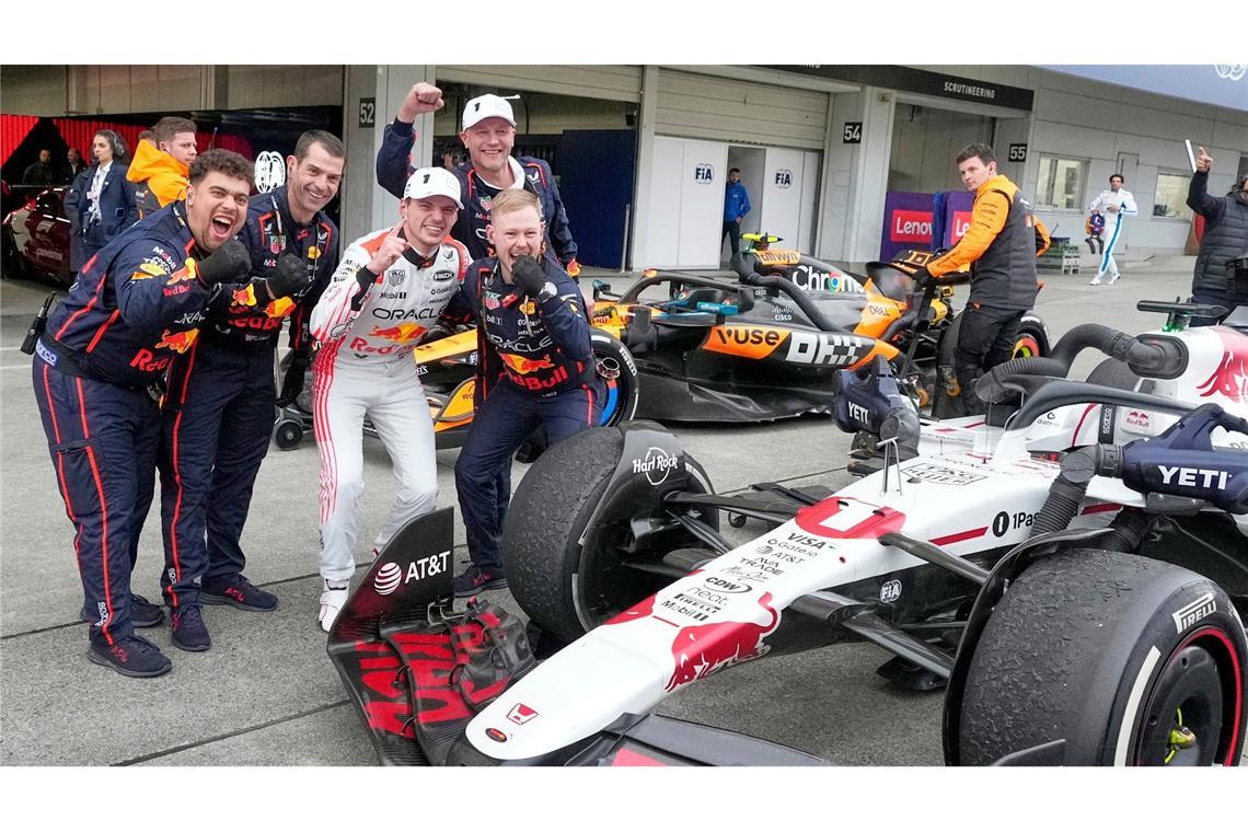Verstappen "absolut herausragend" - McLaren zu vorsichtig? Max Verstappen (3.v.l) ist in Suzuka eine Klasse für sich.