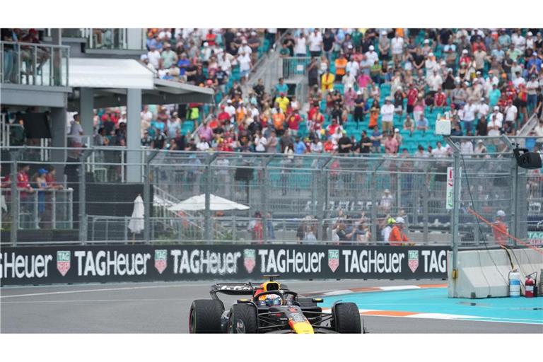 Max Verstappen erlebt seinen ersten Grand Prix als Papa.