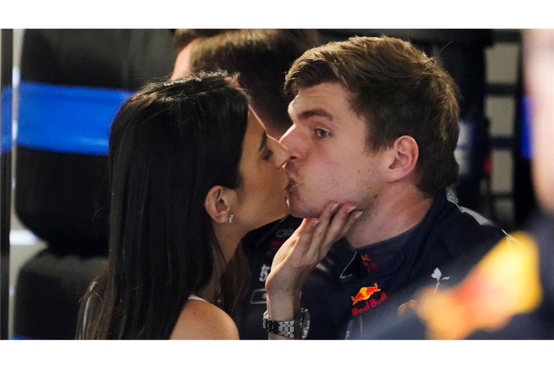 Formel-1-Weltmeister Verstappen zum ersten Mal Vater Max Verstappen und Freundin Kelly Piquet sind Eltern einer Tochter geworden.