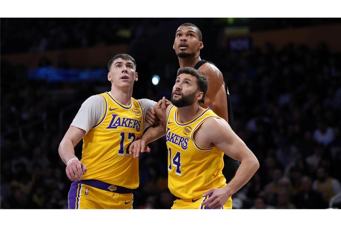 Maxi Kleber (vorne rechts) und seine Lakers fanden keine Antwort auf Victor Wembanyama (hinten).