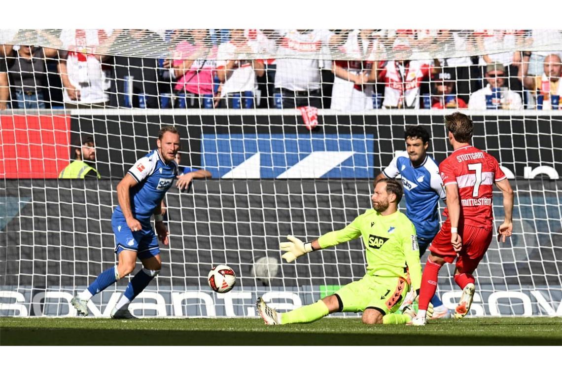 Maximilian Mittelstädt sorgt für den VfB-Traumstart in Hälfte zwei. Der Linksfuß trifft in der 48. Minute zum 1:1.