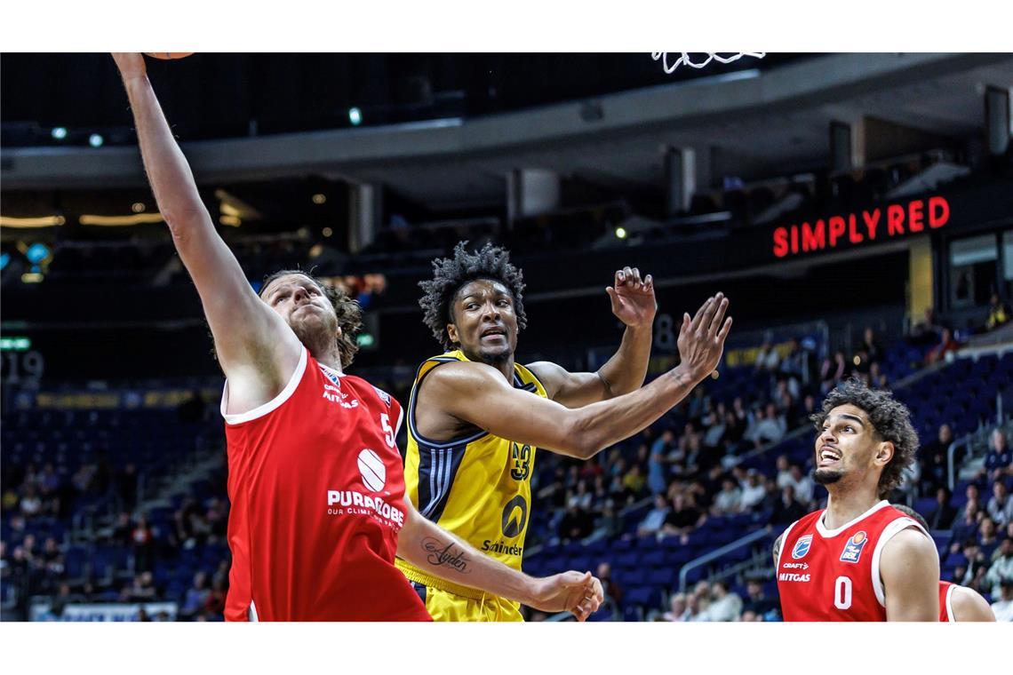 MBC-Center John Bryant zieht zum Berliner Korb.