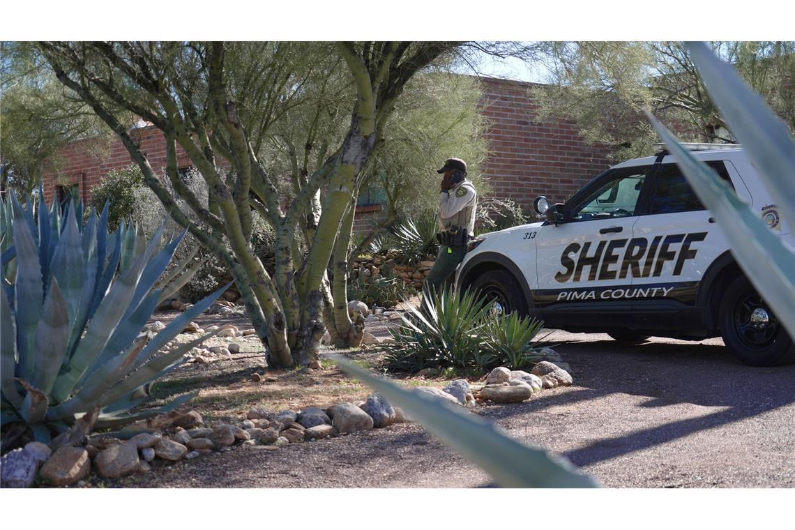 Medien und Polizeikräfte sind rund um die Uhr am Haus von Nancy Guthrie zu sehen. Die US-Rentnerin ist seit mehr als zwei Wochen verschwunden.