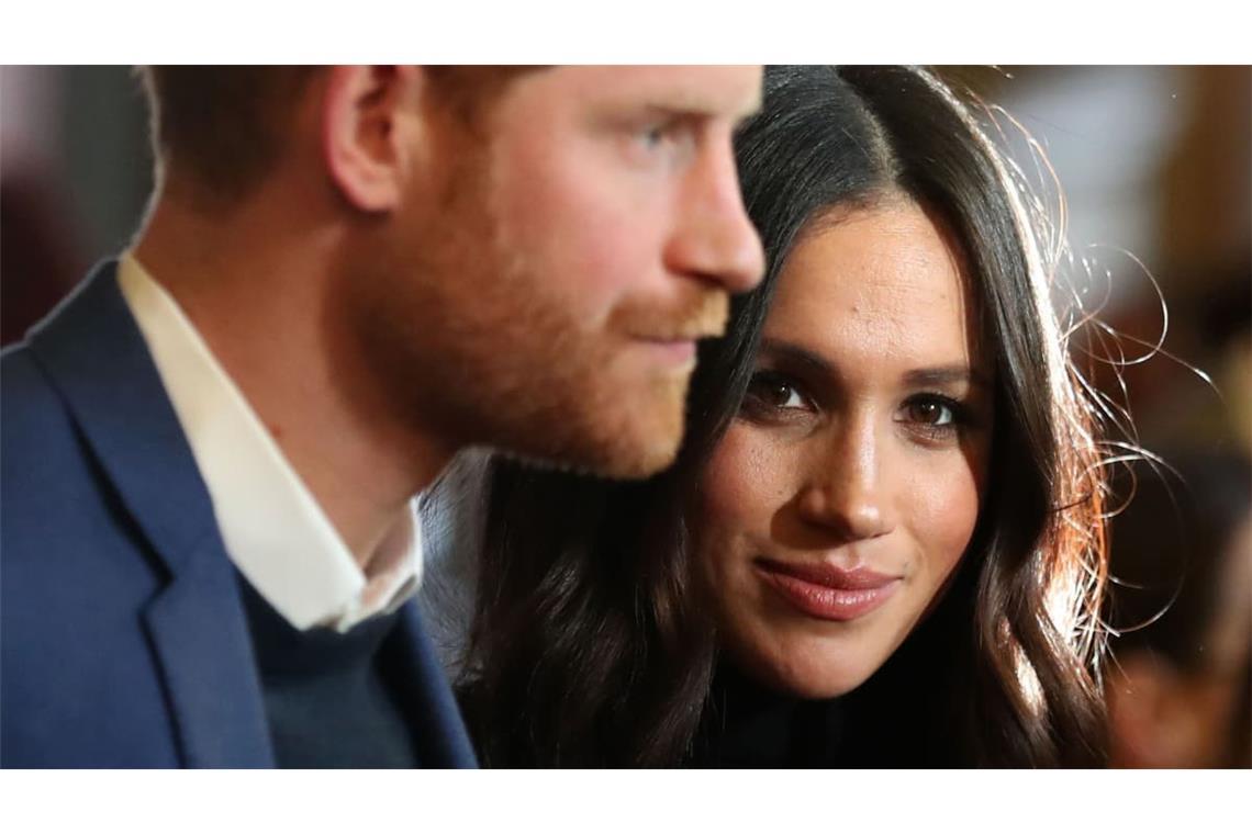 Meghan, Herzogin von Sussex und ihr Mann, Prinz Harry nehmen 2018 an einem Empfang für junge Leute im Holyroodhouse Palast in Edinburgh teil.