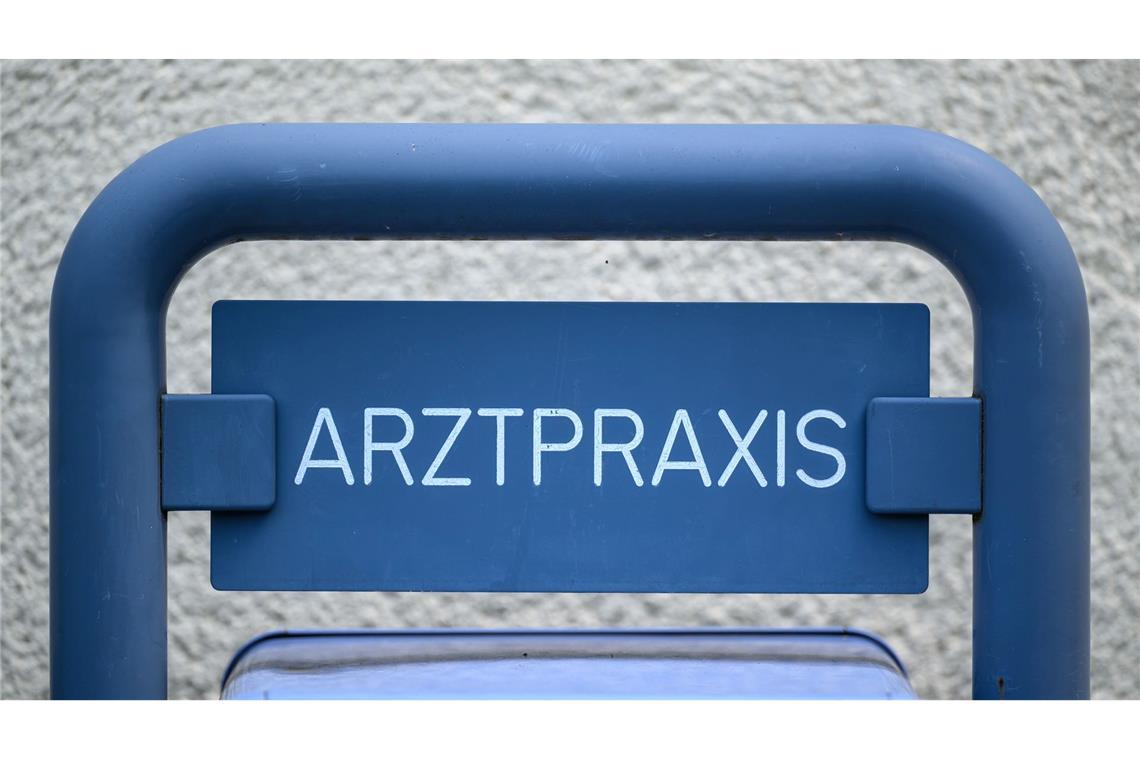 Mehr Ärztinnen und Ärzte wollen Teilzeit arbeiten. (Archivbild)