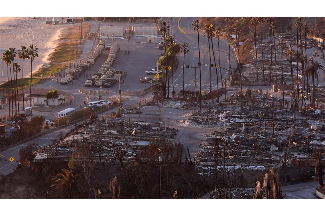 Benefizkonzert für Brandopfer in Los Angeles geplant Mehr als 12.000 Gebäude wurden bislang durch die Brände zerstört oder beschädigt.