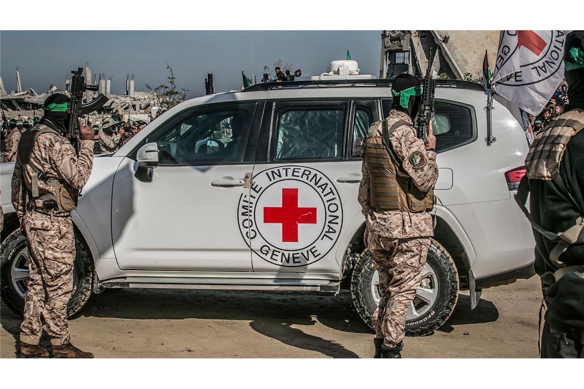 "Tag der Trauer": Hamas will Leichen von Geiseln übergeben Mehr als 15 Monate hatten einige der Geiseln in der Gewalt ihrer Peiniger verbracht. (Archivbild)