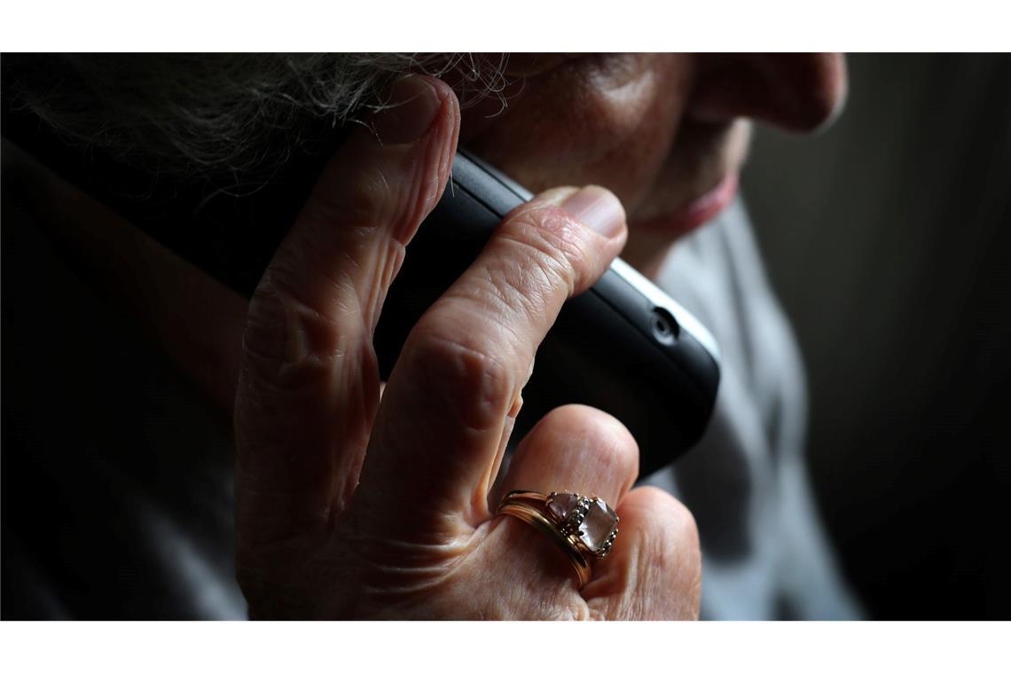 Mehr als 3.500 Rufnummern von mutmaßlichen Betrügern wurden abgeschaltet. (Symbolbild)