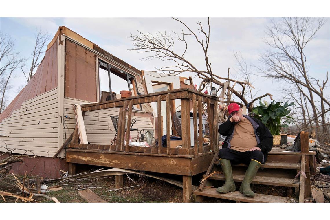 Tornados wüten in den USA - Mindestens 34 Tote Mehr als 40 Tornados fegten durch acht Bundesstaaten.