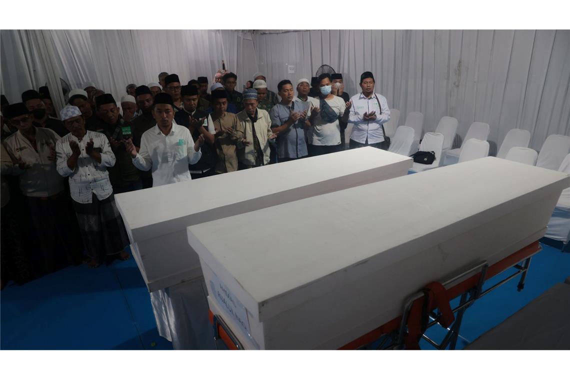 Traurige Bilanz nach Schuleinsturz in Indonesien: 61 Tote Mehr als 60 Menschen sind bei dem Einsturz ums Leben gekommen.