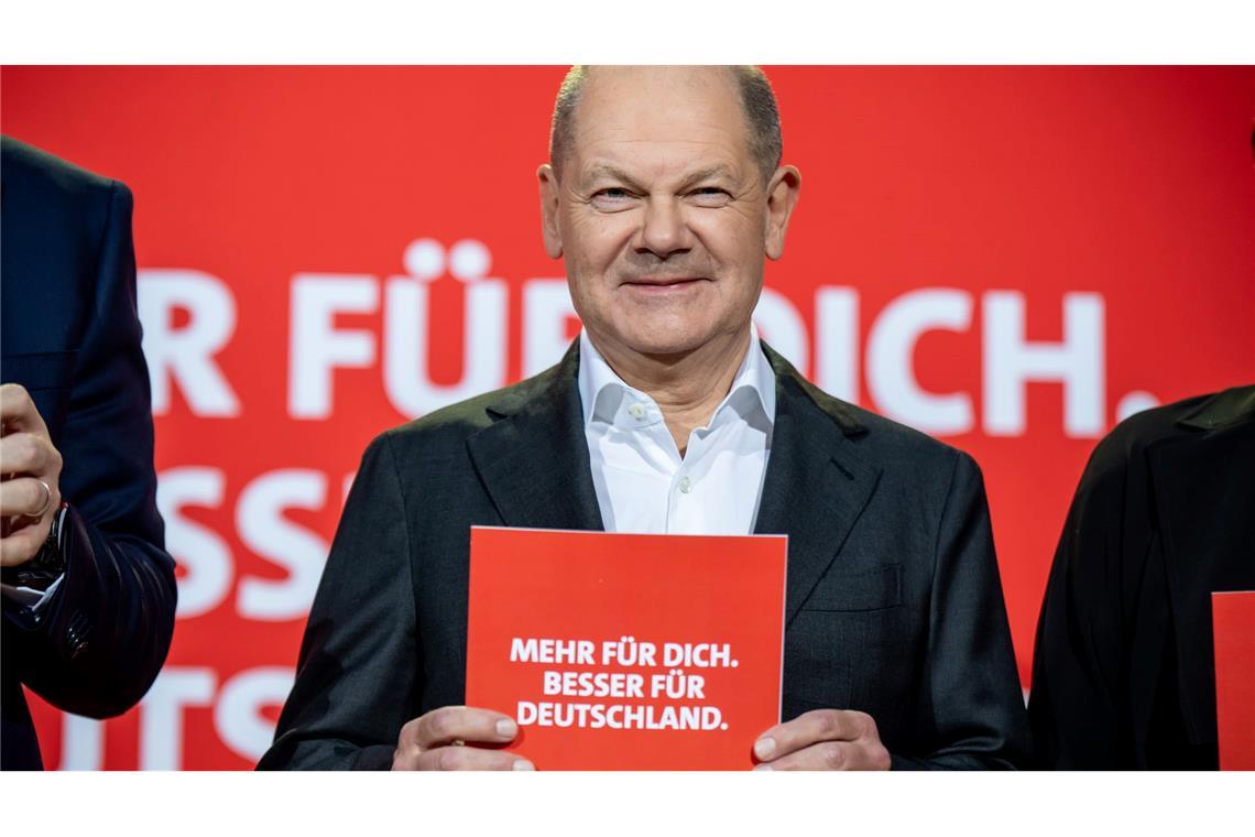 Auf in den Wahlkampf: Was wollen die Parteien? "Mehr für dich": Der Slogan der SPD zur Wahl. Die Partei um Olaf Scholz setzt auf gute Löhne und soziale Sicherheit.
