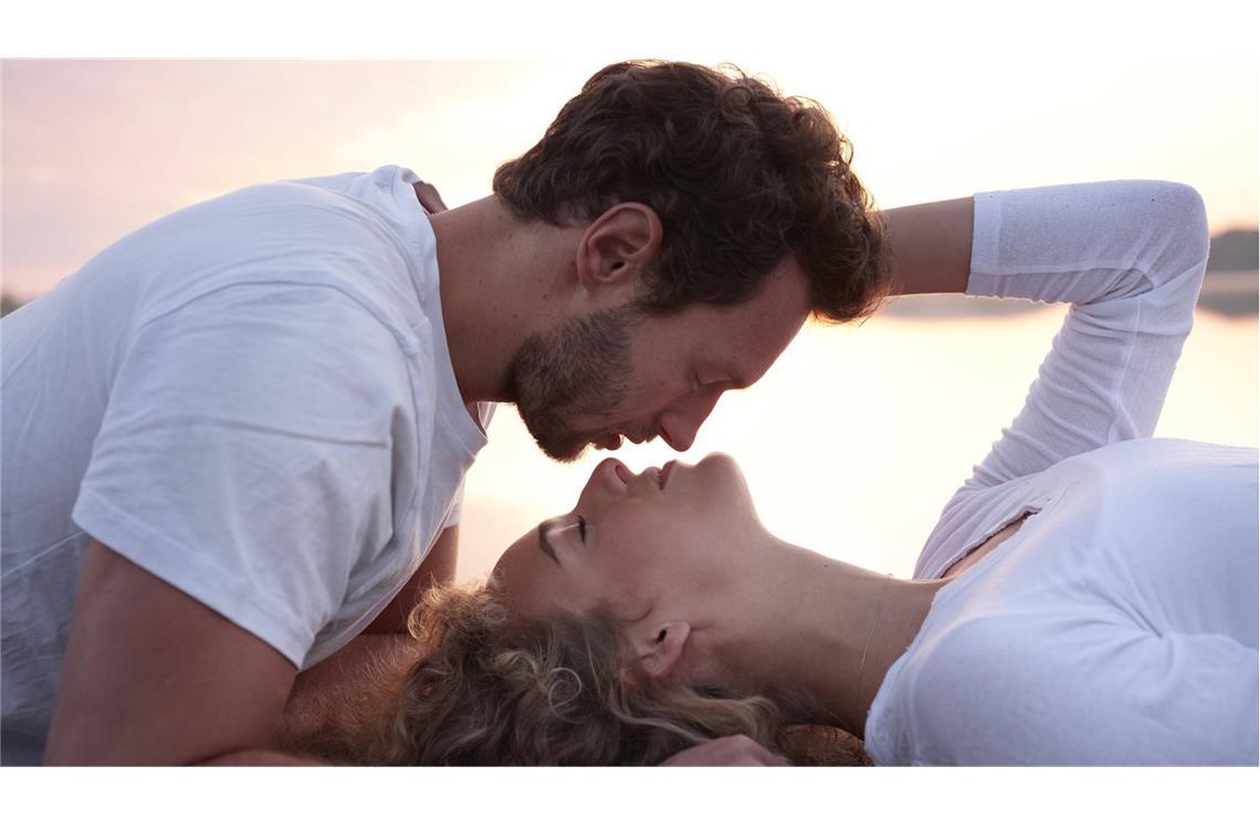 Mehr Licht, mehr Wärme – das steigert die Lust, draußen zu sein und zu knutschen.