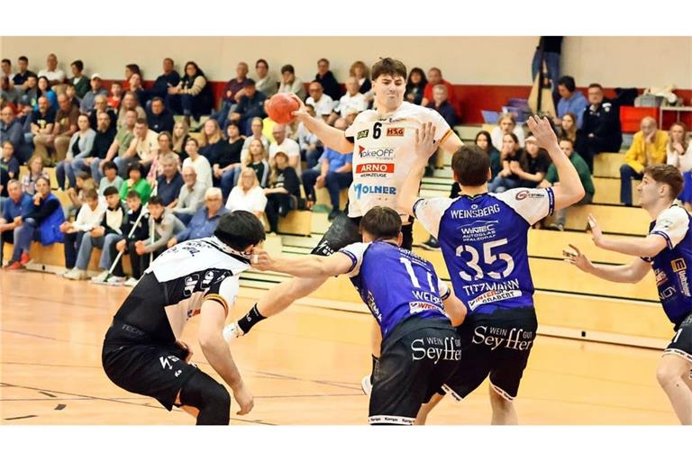 Mehr Verantwortung: Dominik Keim (am Ball) soll im verjüngten Kader der HSG-Handballer eine tragende Rolle übernehmen.