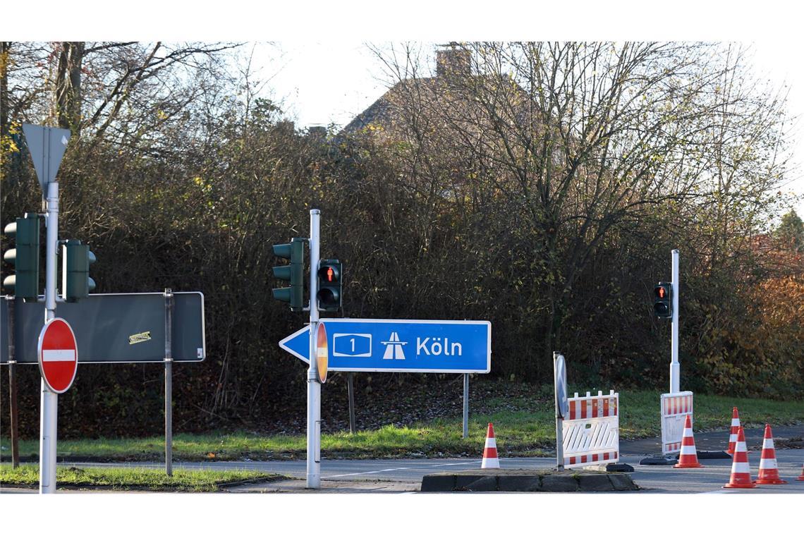 Lkw-Horrorfahrt auf Autobahnen - Trümmer und viele Verletzte Mehrere Autobahnabschnitte mussten nach einer Lkw-Chaosfahrt gesperrt werden.