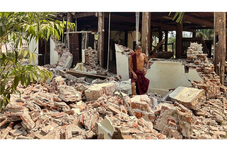 Mehrere  Gebäude sind in Myanmar eingestürzt.