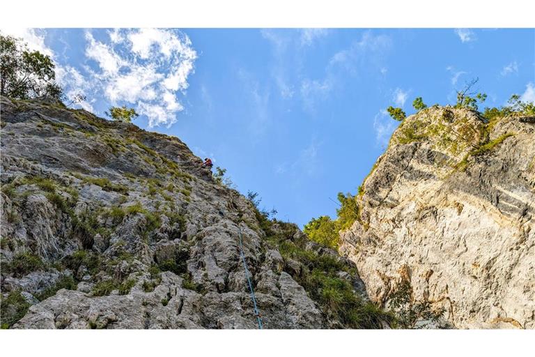 Mehrere größere Felsbrocken haben sich in einem Steinbruch in Sulz am Neckar (Kreis Rottweil) gelöst (Symbolfoto).