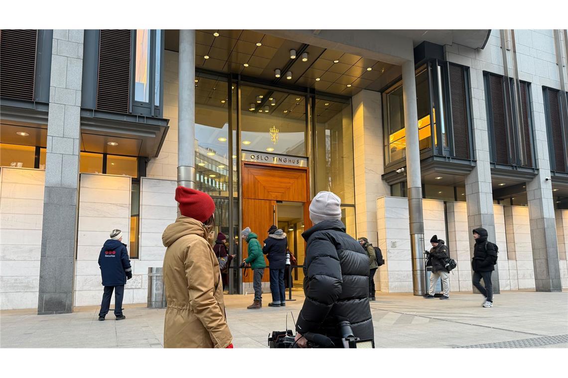 Mehrere hundert Journalisten verfolgen den Prozess am Gericht in Oslo.