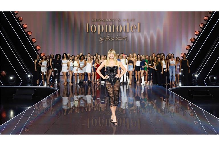 Mehrere hundert Model-Anwärterinnen sind zum offenen Casting gekommen.