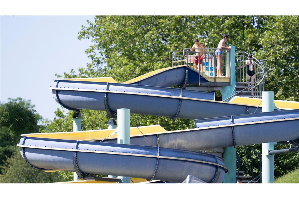 Nach Belästigungen im Bad ermittelt Staatsanwaltschaft Mehrere Mädchen sollen in dem Freibad im hessischen Gelnhausen sexuell belästigt worden sein.