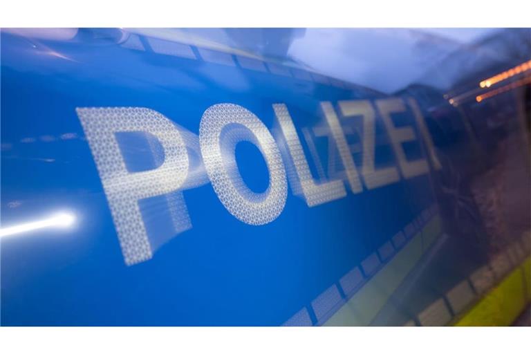 Mehrere Polizeistreifen sind wegen eines Mannes mit einer Pistole in die Memminger Innenstadt ausgerückt. (Symbolbild)