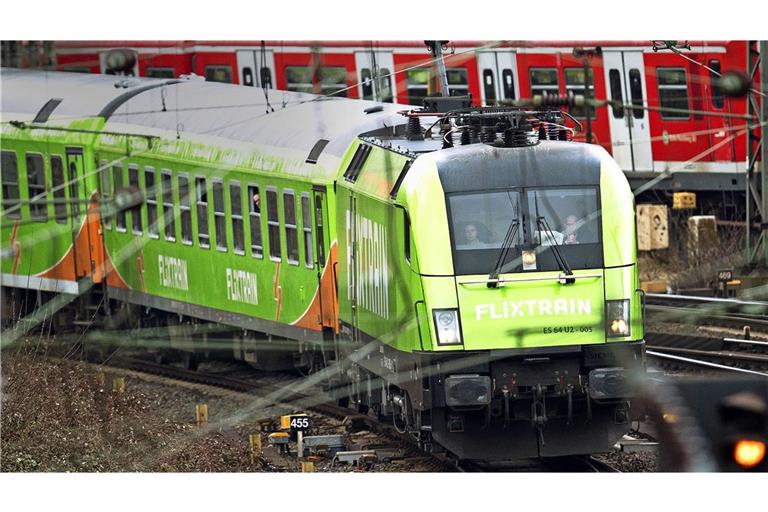 Mehrere Reisende in einem Flixtrain haben wegen Reizungen der Augen und der Atemwege am Bahnhof Rastatt den Zug kurzzeitig verlassen müssen (Symbolfoto).