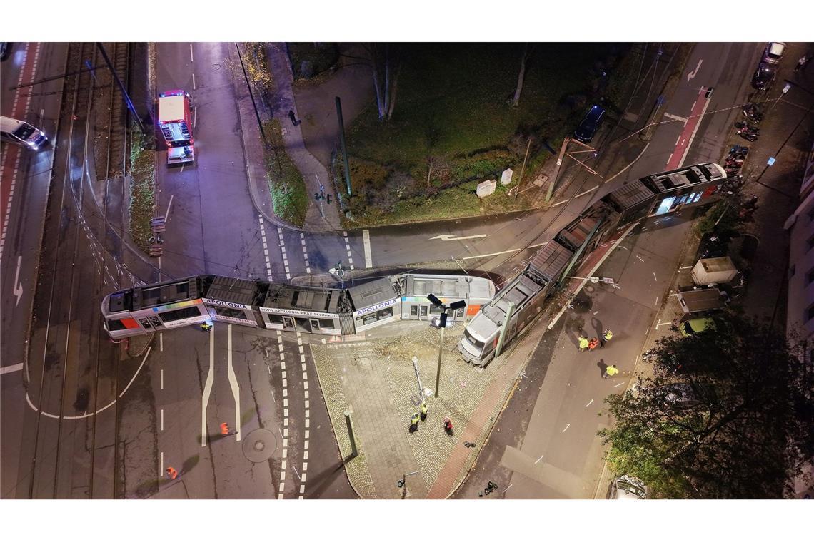 Mehrere Verletze bei Unfall mit entgleister Straßenbahn