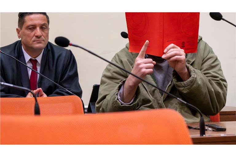 Mehrfach hob der Angeklagte den Zeigefinger.