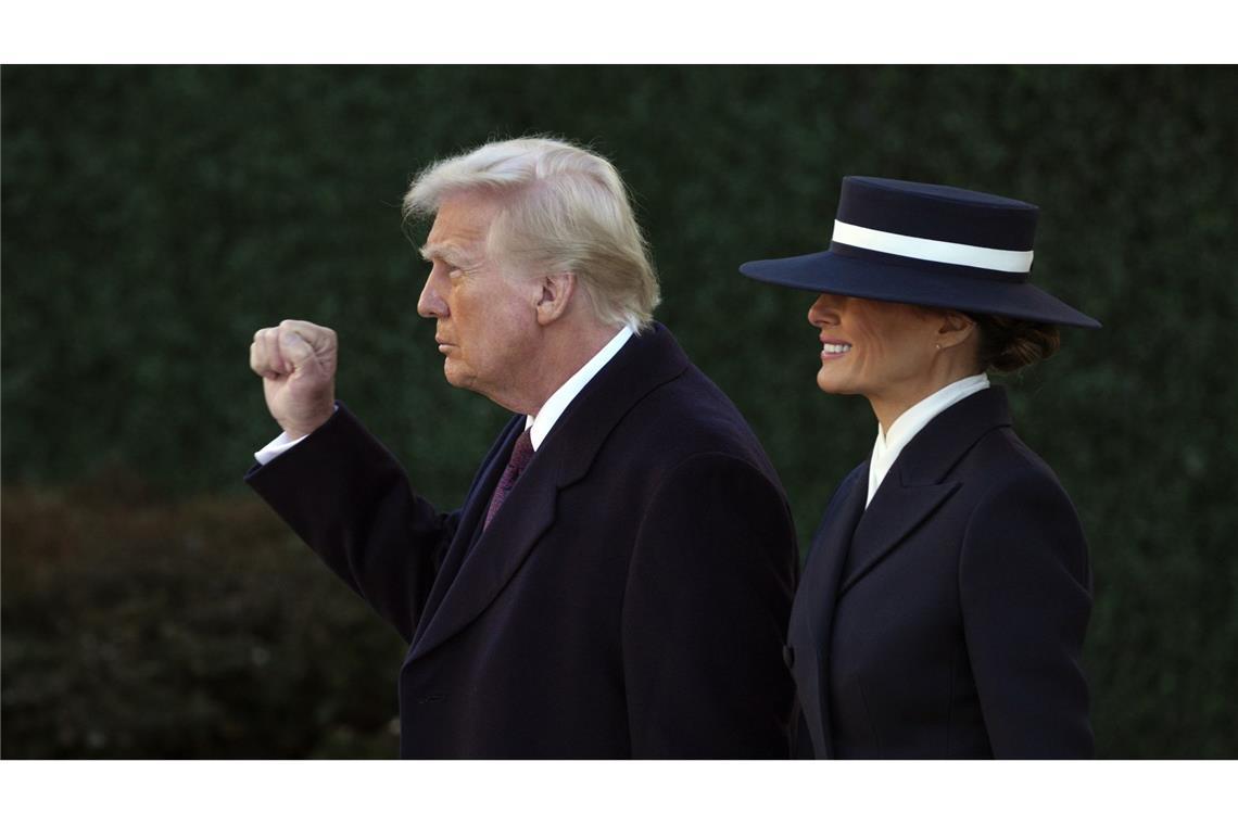 First Lady bei Vereidigung: „Gestylt, als würde sie die USA beerdigen“ Melania Trump an der Seite ihres Mannes, US-Präsident Donald Trump.