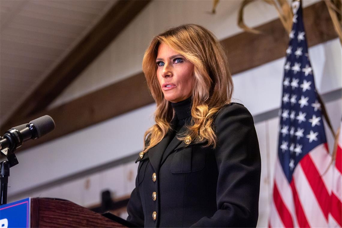 Melania Trump fordert Konsequenzen für Jimmy Kimmel nach einem kontroversen Witz über sie. Die First Lady wirft dem Moderator vor, Hass und Spaltung zu fördern.