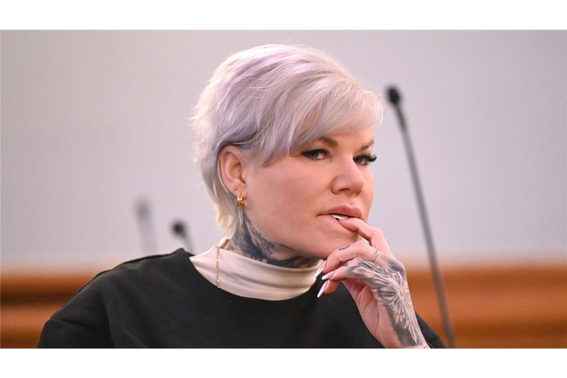 Melanie Müller ficht das Urteil wegen Zeigens des Hitlergrußes an.