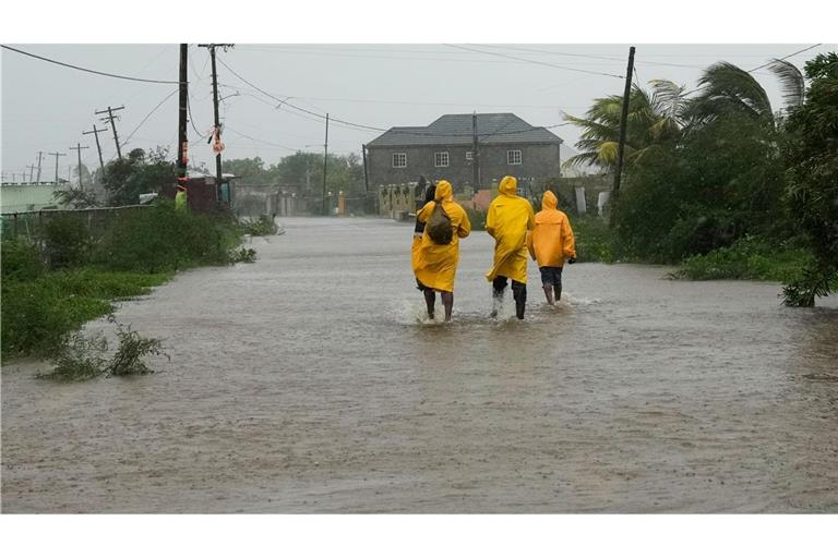 Hurrikan "Melissa" wütet auf Jamaika und steuert auf Kuba zu "Melissa" hat Jamaika mit voller Wucht getroffen.