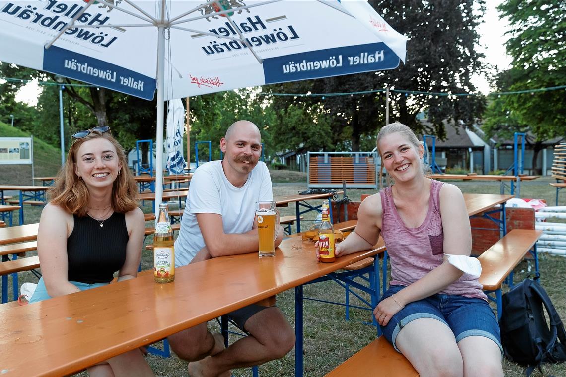 Der Kulturkosmos, er lebe hoch Melissa Klenk, Christian Staita und Leonie Treml (von links). Fotos: Jörg Fiedler