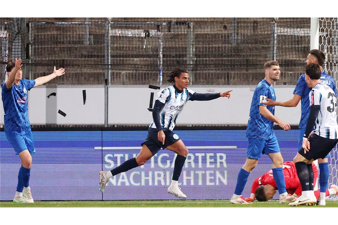 Melkamu Frauendorf bejubelt sein Tor für die Kickers beim 3:1 im WFV-Pokal-Viertelfinale  gegen Freiberg – für das Ligaspiel ist sein Einsatz fraglich.