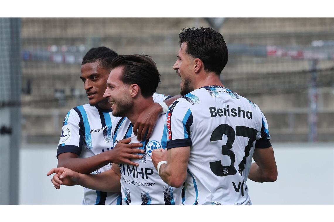Melkamu Frauendorf, David Tomic, Flamur Berisha (v.li.): Ein Trio jubelt.