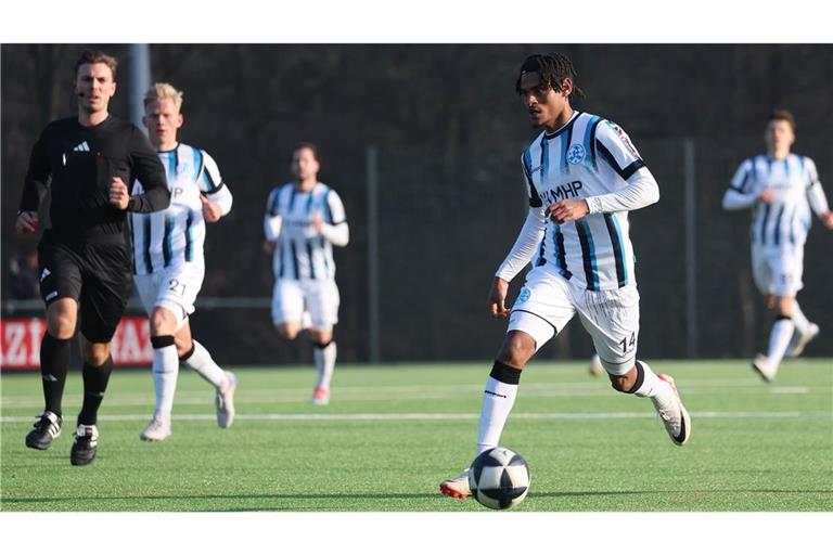 Melkamu Frauendorf erzielte  als linker Schienenspieler in Nürnberg zwei Tore für die Stuttgarter Kickers.