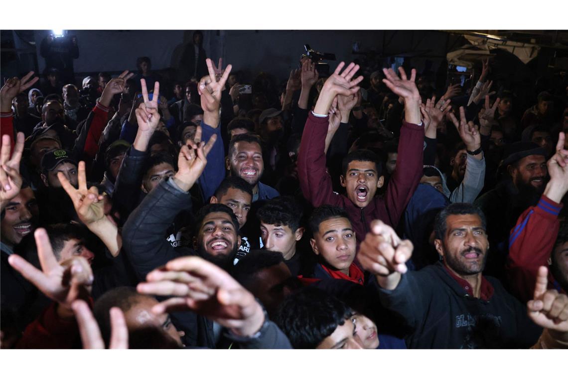 Gaza-Deal steht – Was ist erreicht, wie geht es weiter? Menschen in Gaza feierten am Mittwoch die Berichte über eine bevorstehende Waffenruhe zwischen Israel und der Hamas.