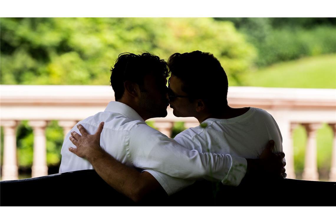 Schönheitstrend volle Lippen - mehr Volumen, weniger Gefühl? Menschen sind die einzige Spezies, die sich küsst.