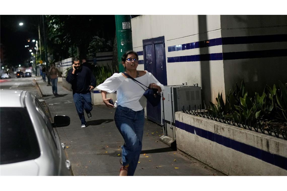 Menschen versuchten, sich in Sicherheit zu bringen.