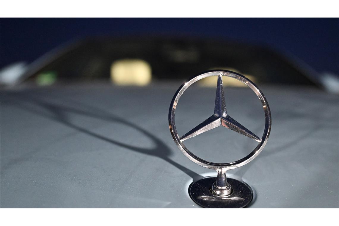 Sparen und neue Autos: So will Mercedes profitabler werden Mercedes-Benz mit Gewinneinbruch 2024