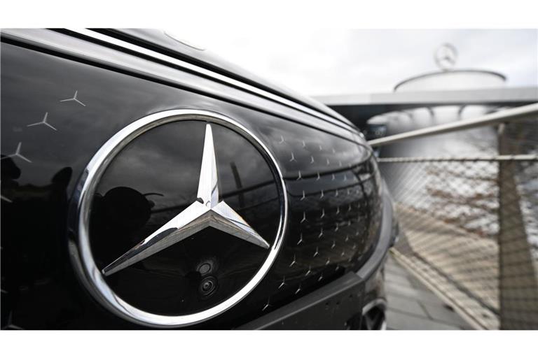 Mercedes treibt den Verkauf seiner Autohäuser voran. (Symbolbild)